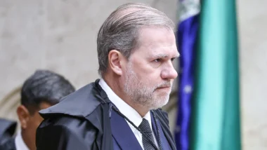 Ministro havia se afastado de julgamento de CPI horas antes de anunciar que não participará de nenhum julgamento sobre o banco.