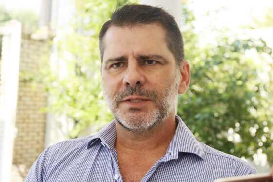 Caso teve origem em uma sindicância aberta em 2020, após o delegado enviar mensagem em um grupo privado de WhatsApp