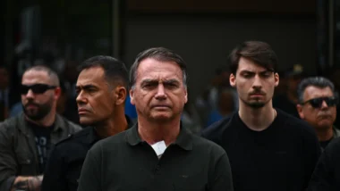 Bolsonaro completa 71 anos neste sábado e segue no DF Star, em tratamento contra broncopneumonia bacteriana.
