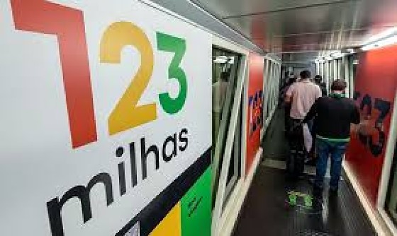 Empresa cancelou bilhetes e obrigou passageiros a encarar mais de 40 horas de estrada entre Vitória (ES) e a Capital.