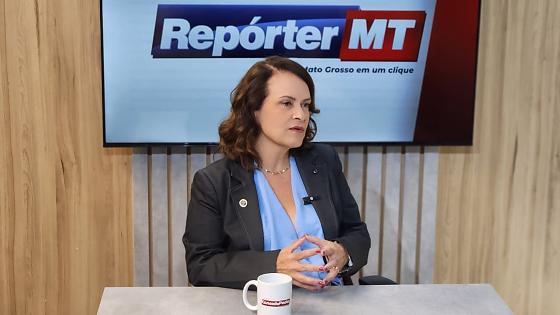 Em entrevista ao RepórterMT, a cirurgiã-dentista explica que a harmonização do sorriso obtida por meio das lentes precisa levar em consideração fatores que vão além da estética dos dentes.