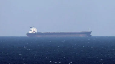 Estreito de Ormuz concentra cerca de 20% do petróleo comercializado no mundo e é rota estratégica para Ásia e Oriente Médio.