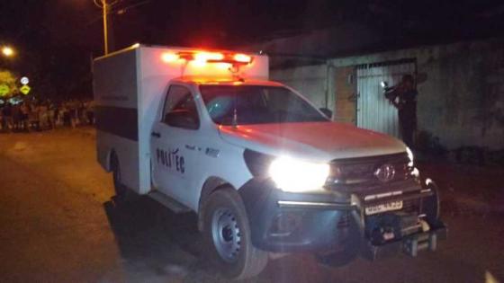 A polícia isolou a área e acionou o Corpo de Bombeiros, a Perícia Oficial e Identificação Técnica (Politec) para os procedimentos necessários