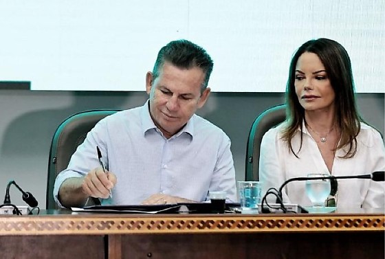 Ao lado da esposa, Mauro reforçou que ainda não decidiu se disputará o Senado.