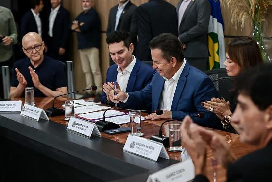 “Não são apenas números. São famílias que estão realizando um sonho de ter uma casa própria. É muito bom o governo poder ajudar essas pessoas a realizar esse que é o mais importante e digno sonho que se possa ter”, afirmou o governador Mauro Mendes, 