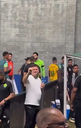 Vídeo divulgado pela Torcida Organizada Raça Cuiabana mostra o momento do bate-boca