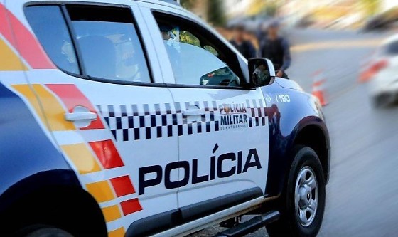 Jovem sofreu diversos golpes e não soube apontar o suspeito. Ninguém foi preso.