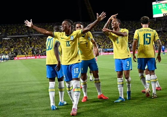 Danilo comemora gol do Brasil sobre a Croácia