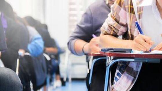 Todos os detalhes, incluindo inscrições, documentos necessários e editais completos, estão disponíveis nos portais oficiais das prefeituras