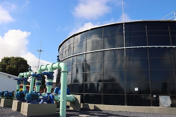 Com um investimento total superior a R$ 5,8 milhões, as novas estruturas visam aumentar a capacidade de armazenamento em mais de 5 milhões de litros, beneficiando diretamente cerca de 130 mil moradores e garantindo maior estabilidade no fornecimento 