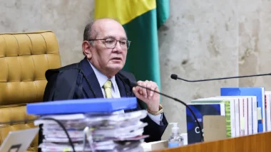 Ministro aponta "política do utilitarismo" após ex-governador defender prisão de Toffoli e Moraes.