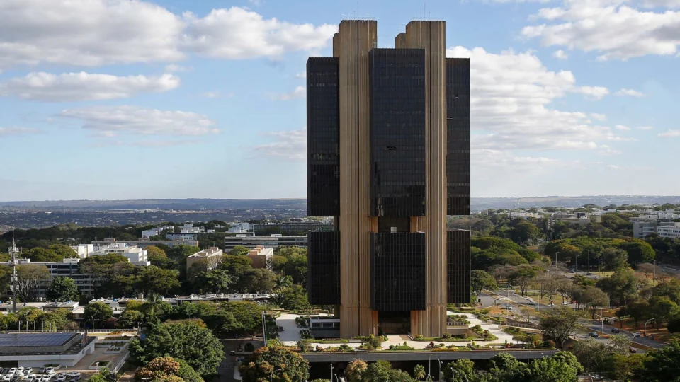 Projeto de lei do líder do PT na Câmara quer limitar autonomia do Banco Central