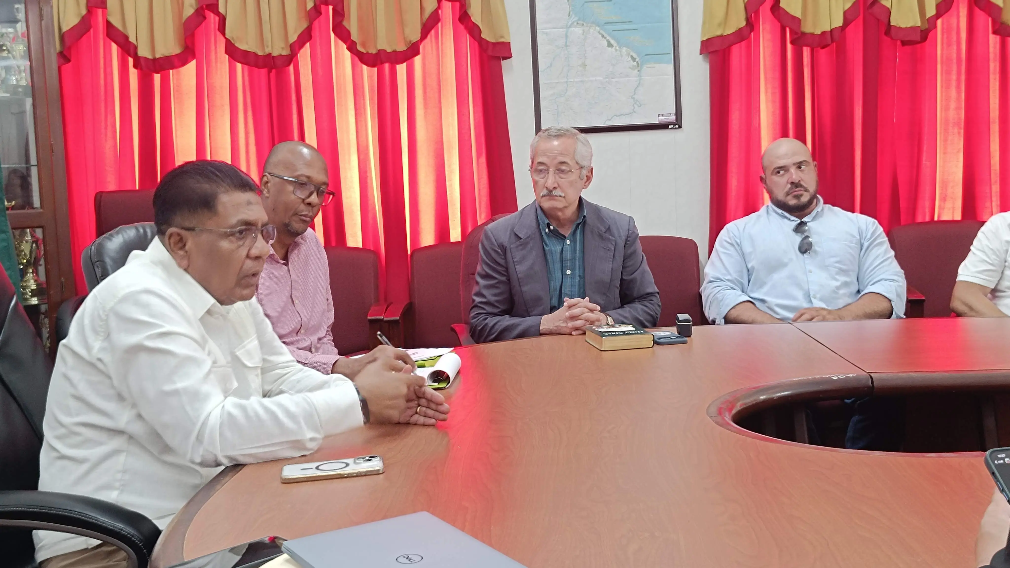 Ministro da Agricultura da Guiana, Zulfikar Mustapha, explica oportunidades para produtores brasileiros