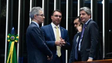 Pré-candidatos à Presidência, Romeu Zema e Flávio Bolsonaro.