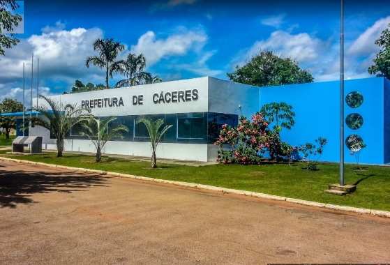 O vereador alegou que as justificativas dadas pela Prefeitura de Cáceres para os preços e para a escolha dos artistas foram genéricas