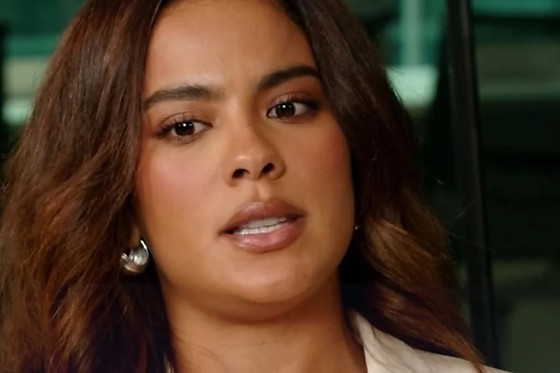 A atriz Bella Campos revisitou feridas profundas em entrevista ao videocast Conversa vai, conversa vem. A artista revelou ter enfrentado um quadro de depressão logo após o sucesso da novela Vai na Fé, caracterizado por um 