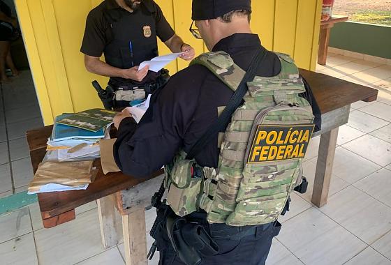 Ao todo, são cumpridos um mandado de prisão preventiva, expedido pela Justiça Federal de Juína, e um mandado de busca e apreensão de um adolescente, determinado pela Justiça Estadual.