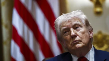 Preços do petróleo despencam após Trump anunciar cessar-fogo no Irã