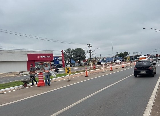 O cronograma de implantação do BRT (Bus Rapid Transit) entrou em uma nova fase com o início da construção das estações de passageiros na Avenida da FEB, em Várzea Grande. A nova etapa exigirá bloqueios parciais e temporários na pista de concreto junt