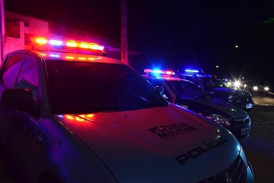 O jovem foi capturado ao entrar em uma rua sem saída e bater contra o carro da polícia.