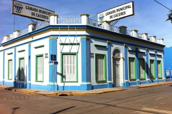 O pagamento será feito mensalmente pela Câmara Municipal, junto à folha salarial dos parlamentares.