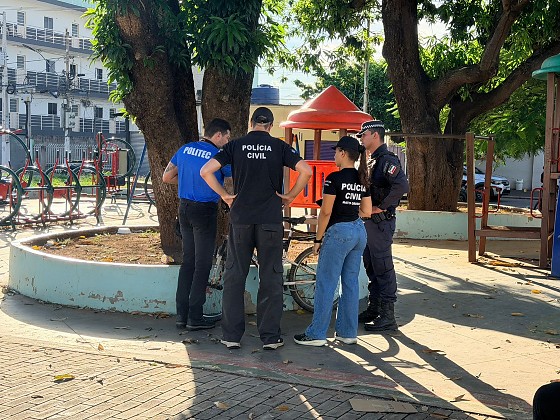 Segundo informações preliminares, o assassino seria uma pessoa em situação de rua, um homem de aproximadamente 45 anos.