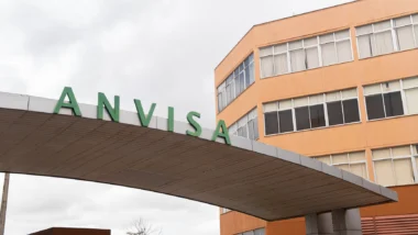 Produtos da fábrica de Amparo tiveram circulação suspensa por suspeita de contaminação bacteriana.
