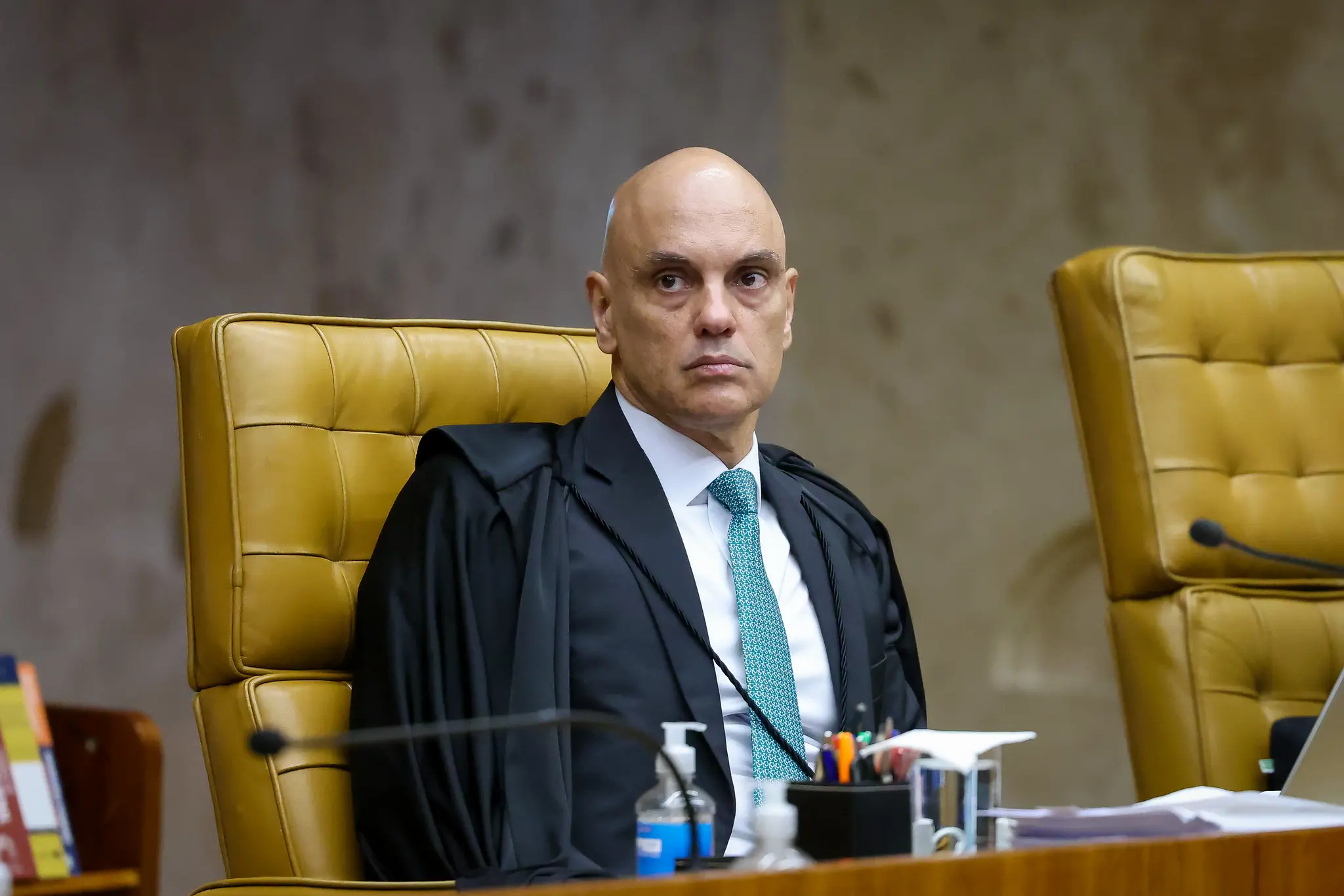 Defesa de filho de Bolsonaro cita liberdade de expressão e tangencia crítica feita pela direita de que Moraes estaria praticando censura. 
