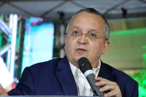 A defesa de Pedro Taques argumentou nos processos que as manifestações estão protegidas pela liberdade de expressão e pela crítica política.