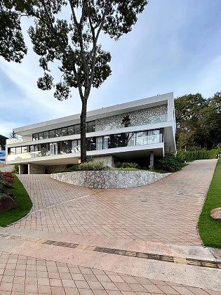 Zé Felipe mostrou parte da construção nas redes sociais e revelou alguns dos ambientes planejados para a mansão. Um dos espaços mais comentados foi a suíte principal, que terá uma piscina dentro do próprio quarto