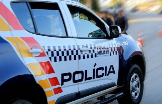 Ao ser localizado pela polícia e receber voz de prisão, o agressor resistiu, alegando não ser o autor dos fatos.