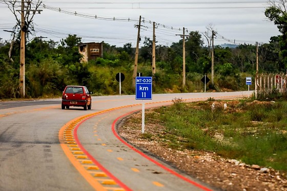 Foram asfaltados 4,6 quilômetros da MT-030, entre o bairro Dr. Fábio e a Ponte de Ferro, além de outros 10,3 quilômetros da MT-402, entre a Ponte de Ferro e o Coxipó do Ouro.