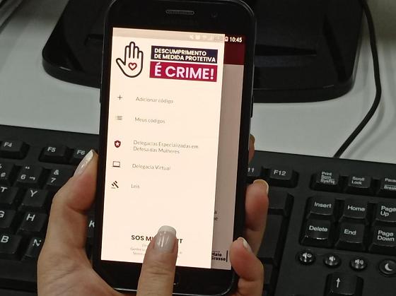A solicitação é analisada por um delegado(a) da Polícia Civil, com validade inicial de até cinco dias, até apreciação pelo Poder Judiciário