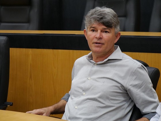 José Medeiros (PL) defende a nova estratégia da bancada de exigir a jornada 4x3 para expor o que chama de "demagogia eleitoral" da esquerda na Câmara.