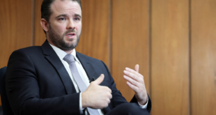 Governo ampliará bloqueio de despesas de ministérios, diz Durigan