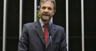 Líder do PT na Câmara dos Deputados celebra suspensão da Lei da Dosimetria por Moraes